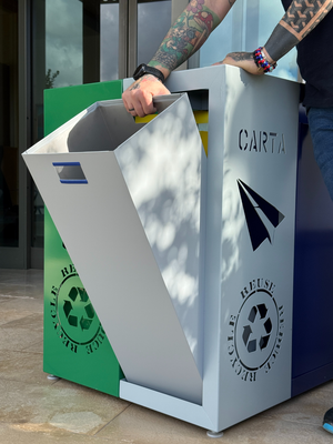 Porta Rifiuti Raccolta Differenziata in Acciaio – Made in Italy – 4 Scomparti con Cestini Estraibili – Plastica, Carta, Vetro e Indifferenziata – 70x70x92 cm