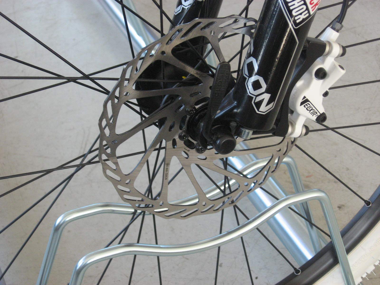 Andrys Rastrelliera Bici 5 Posti con Staffa Alto/Basso Ruote Freni a Disco