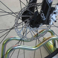 Andrys Rastrelliera Bici 1 Posto Modulabile Basso con Tappi PVC Oro