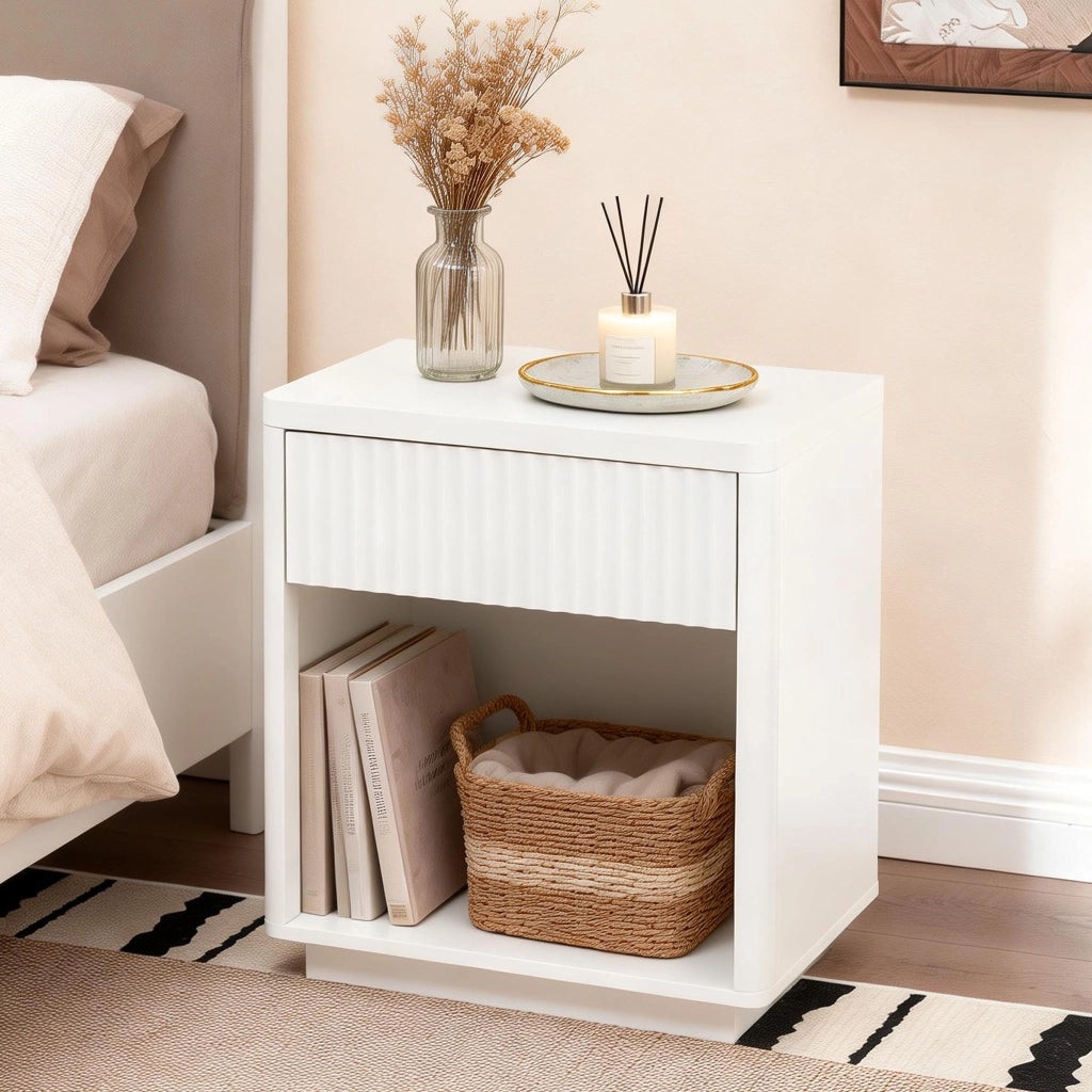 Comodino moderno con cassetto e ripiano aperto, design a onde, in MDF bianco