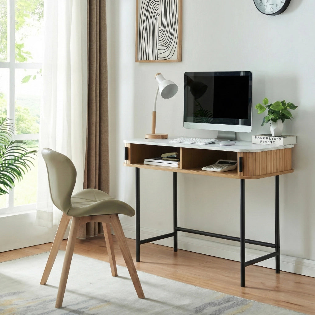 Tavolo Consolle Tvedestrand con Scomparti Chiusi in Bambù - Effetto Marmo Bianco / Colore Legno [en.casa]