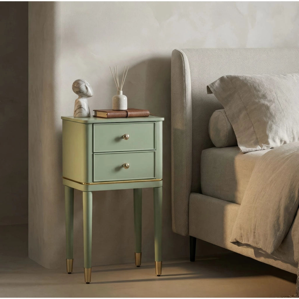 Comodino Camille in legno verde salvia con dettagli oro