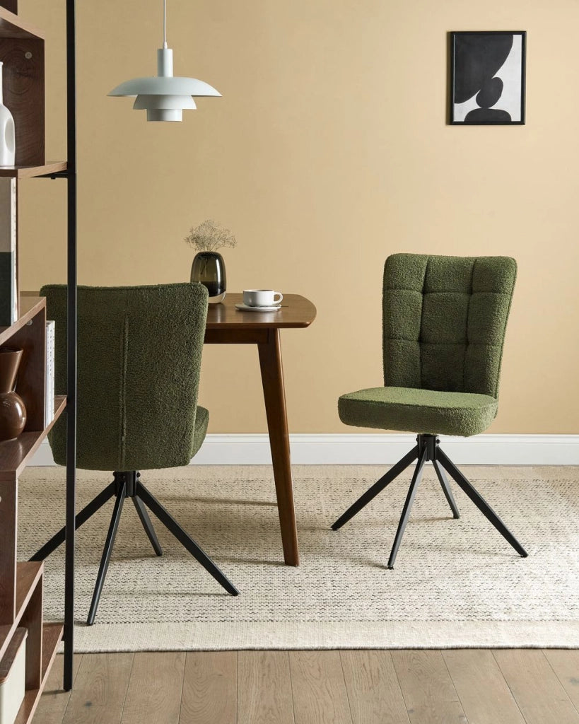 Set di 2 sedie da pranzo girevoli Rivestimento bouclé verde Base con gambe in metallo Sala da pranzo