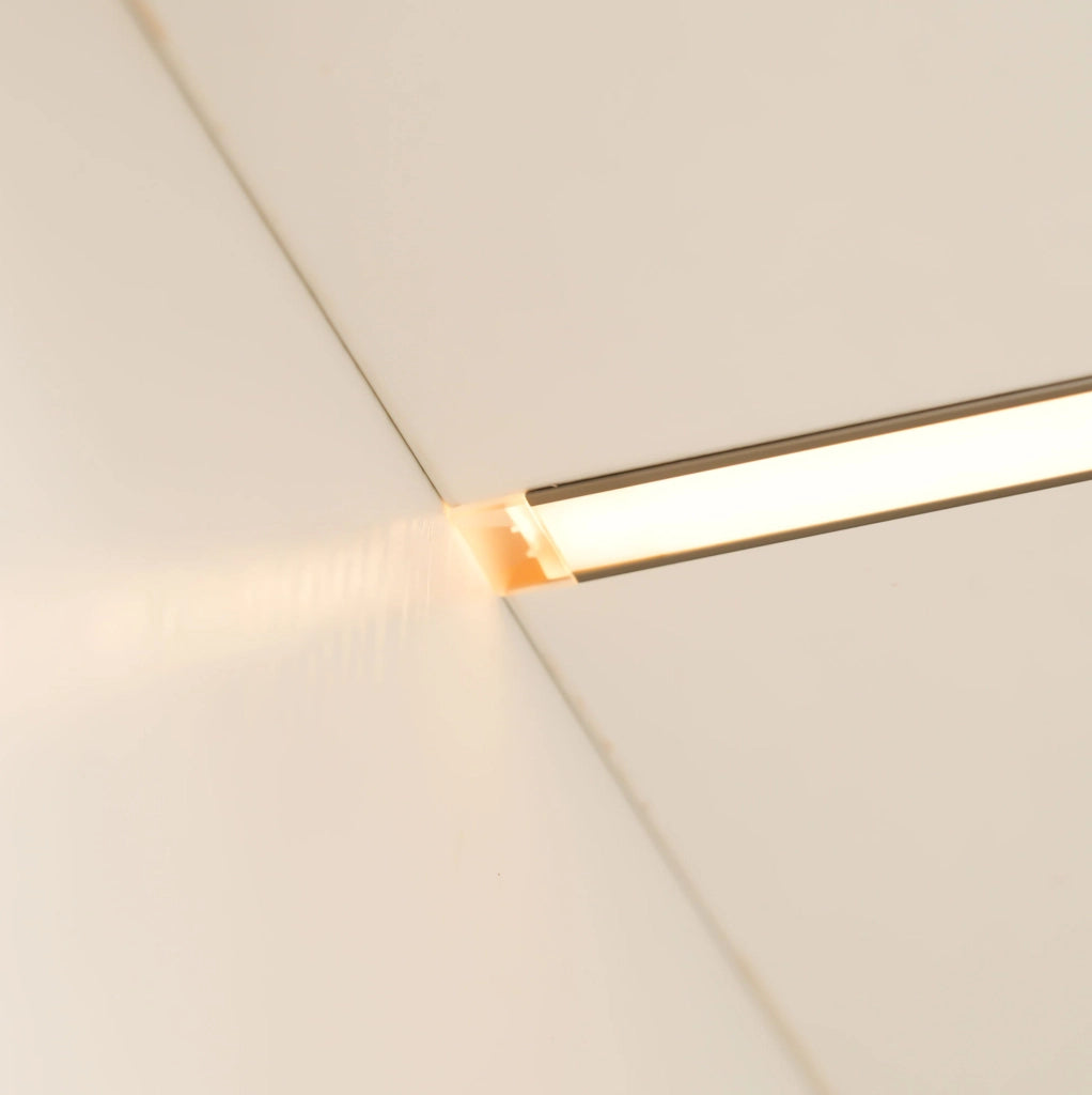 Vetrina bianca in MDF con LED, vetro ambrato e modulo laterale