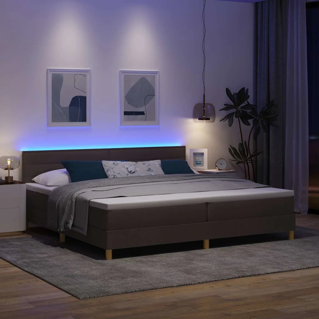Letto a Sorgente LED Marrone Scuro 200 x 200 cm Tessuto 3342390