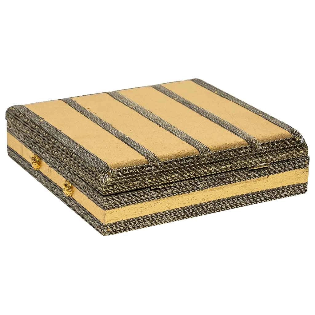 Portagioie in metallo dorato sbalzato 20x20x5h