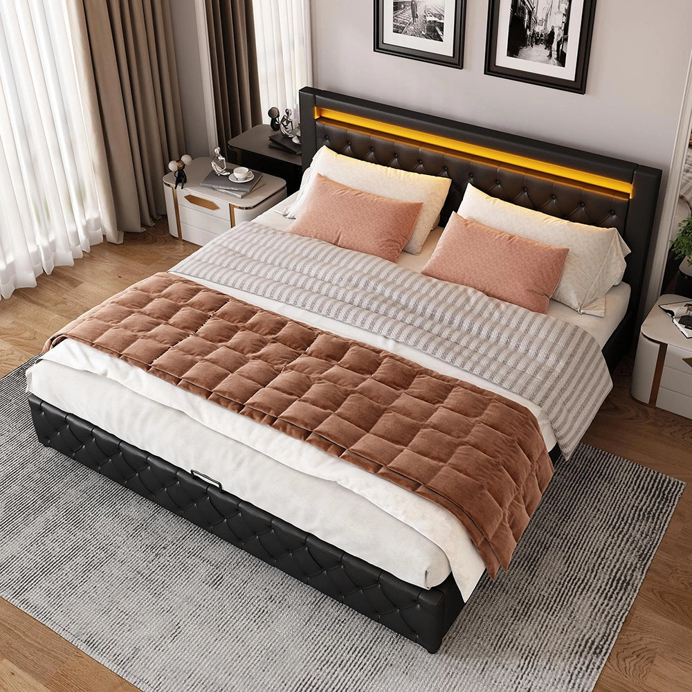 Letto imbottito con testiera - Xylo - 140x190 cm - Nero - Struttura a doghe, illuminazione LED, spazio di archiviazione idraulico