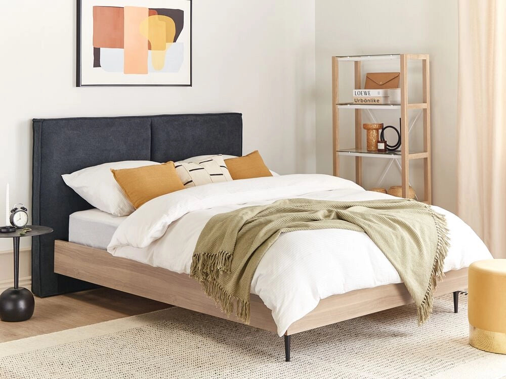 Telaio del letto grigio scuro in tessuto UE matrimoniale Dimensioni 140 x 200 cm Testiera imbottita Telaio in MDF Gambe in metallo Base a doghe in legno Camera da letto in stile moderno