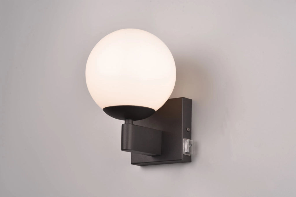KULA APPLIQUE BAGNO METALLO NERO E VETRO BIANCO CON INTERRUTTORE IP44 H. 20CM 1 LUCE ATTACCO E14