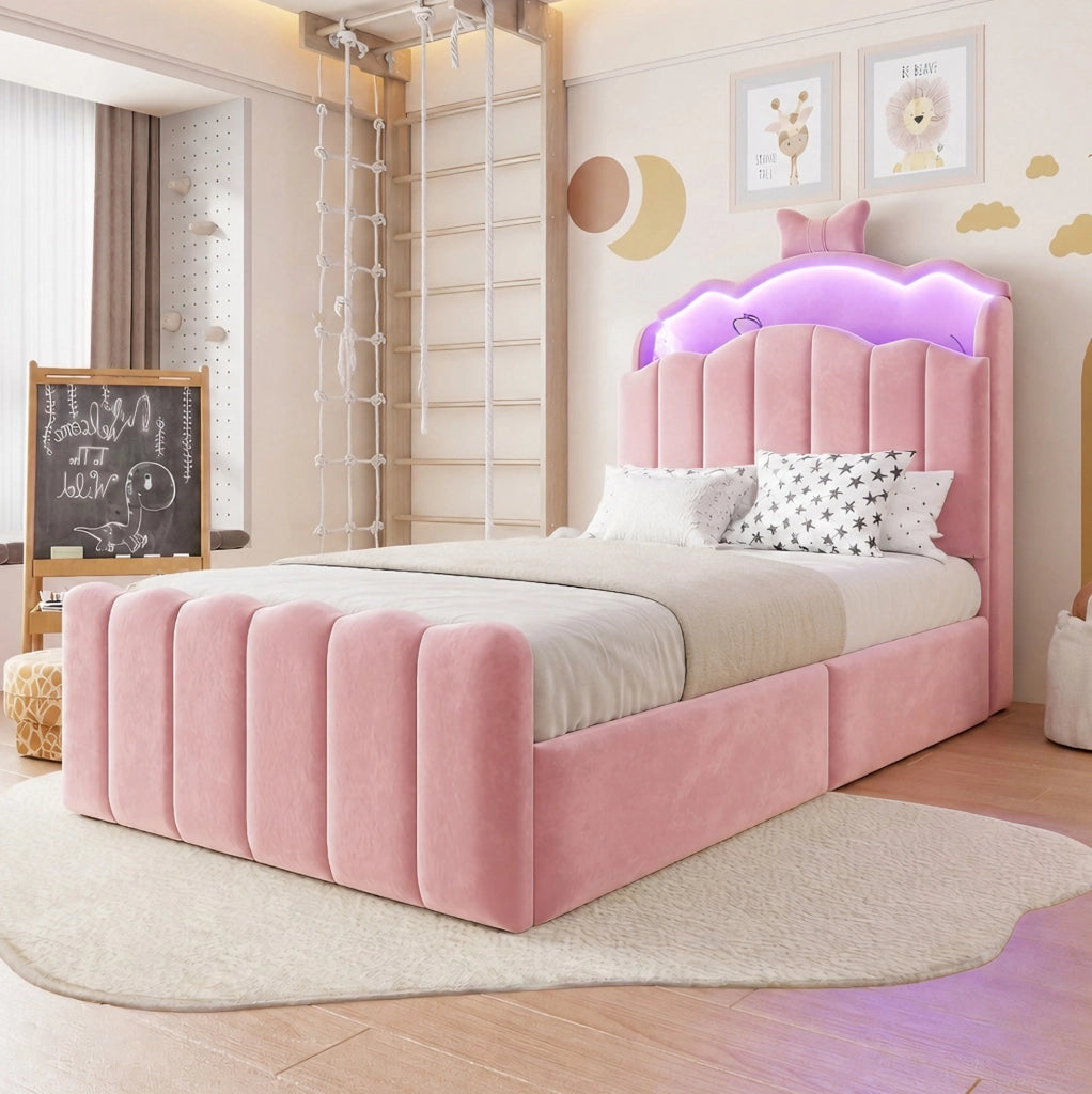 Letto per bambini 90 x 200 cm con testiera a fiocco; LED multicolore; USB e USB-C in velluto rosa