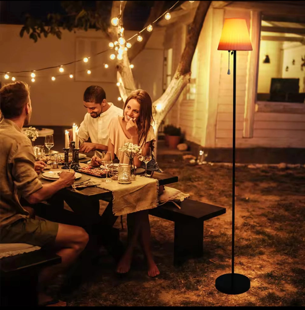 Lampada da Terra a LED da Esterno e Interno IP65 Dimmerabile luce RGB e Bianco Ricarica Solare e USB Sensore Crepuscolare Altezza 1.4 Mt con Telecomando