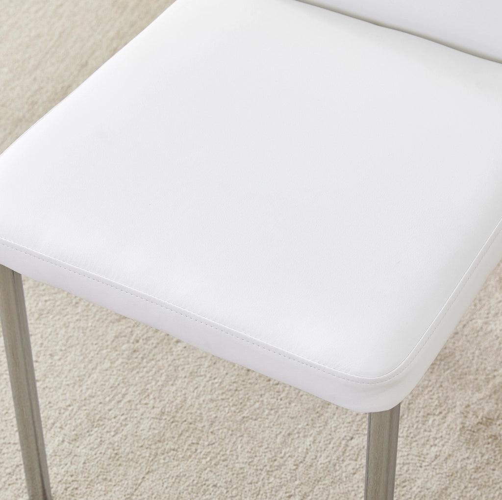 Set di 4 sedie da pranzo moderne in PU bianco e metallo argento; schienale alto 93 cm