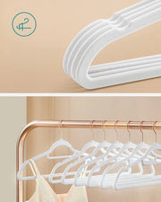 Hangers per capasina in flanella, 30 pezzi, con staffa a cinturino, antiscivolo, spessore 0,6 cm, lunghezza 43,5 cm, per giacche, gonne, pantaloni - Bianco e Roségold.