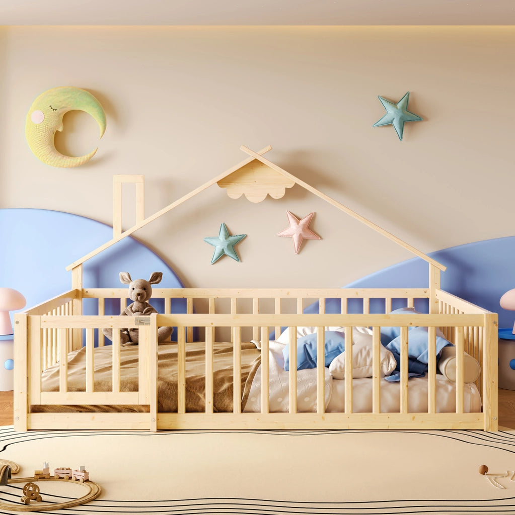 Letto per bambini 140x190 cm; casetta con sponde e serratura; legno; colore naturale (Senza materasso)