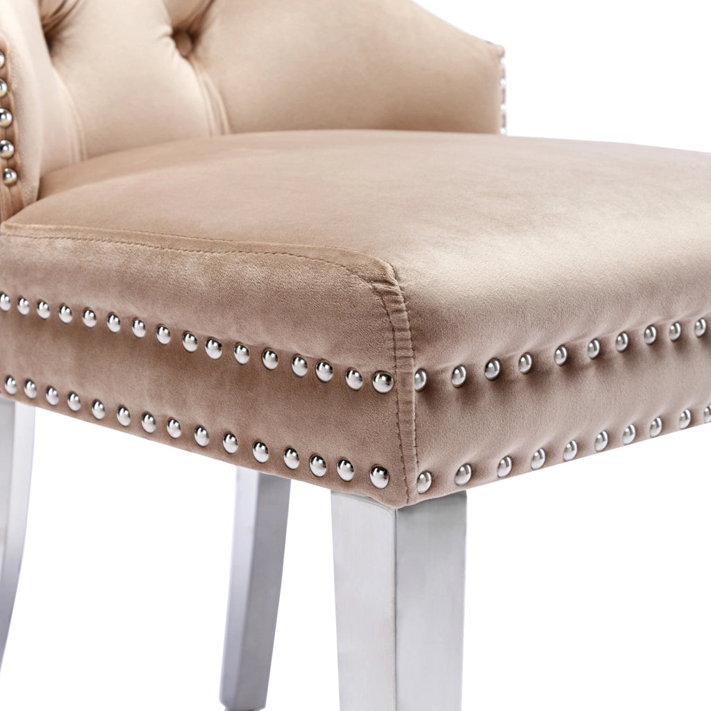 Sedia da pranzo con schienale imbottito e gambe in metallo in velluto beige