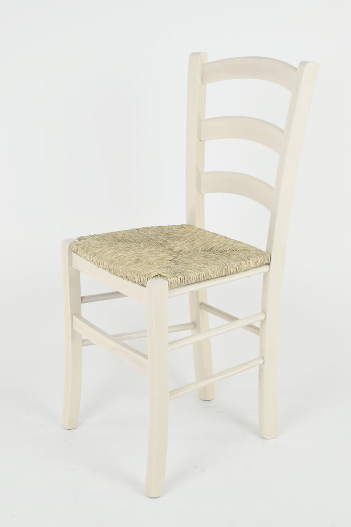 Sedia Venice Tommychairs, robusta struttura in legno di faggio verniciata in anilina bianca e seduta in paglia