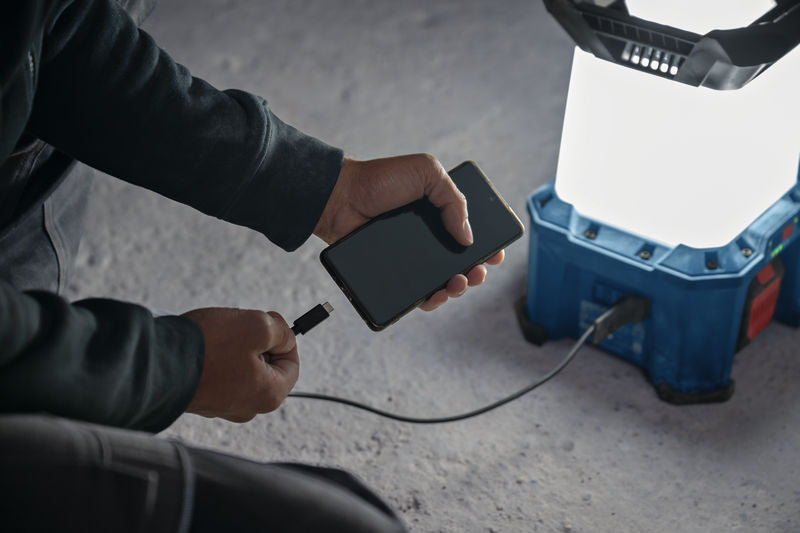 Bosch GLA 18VH-7500 – Lampada da Cantiere 7.500 lm, caricatore per USB-C