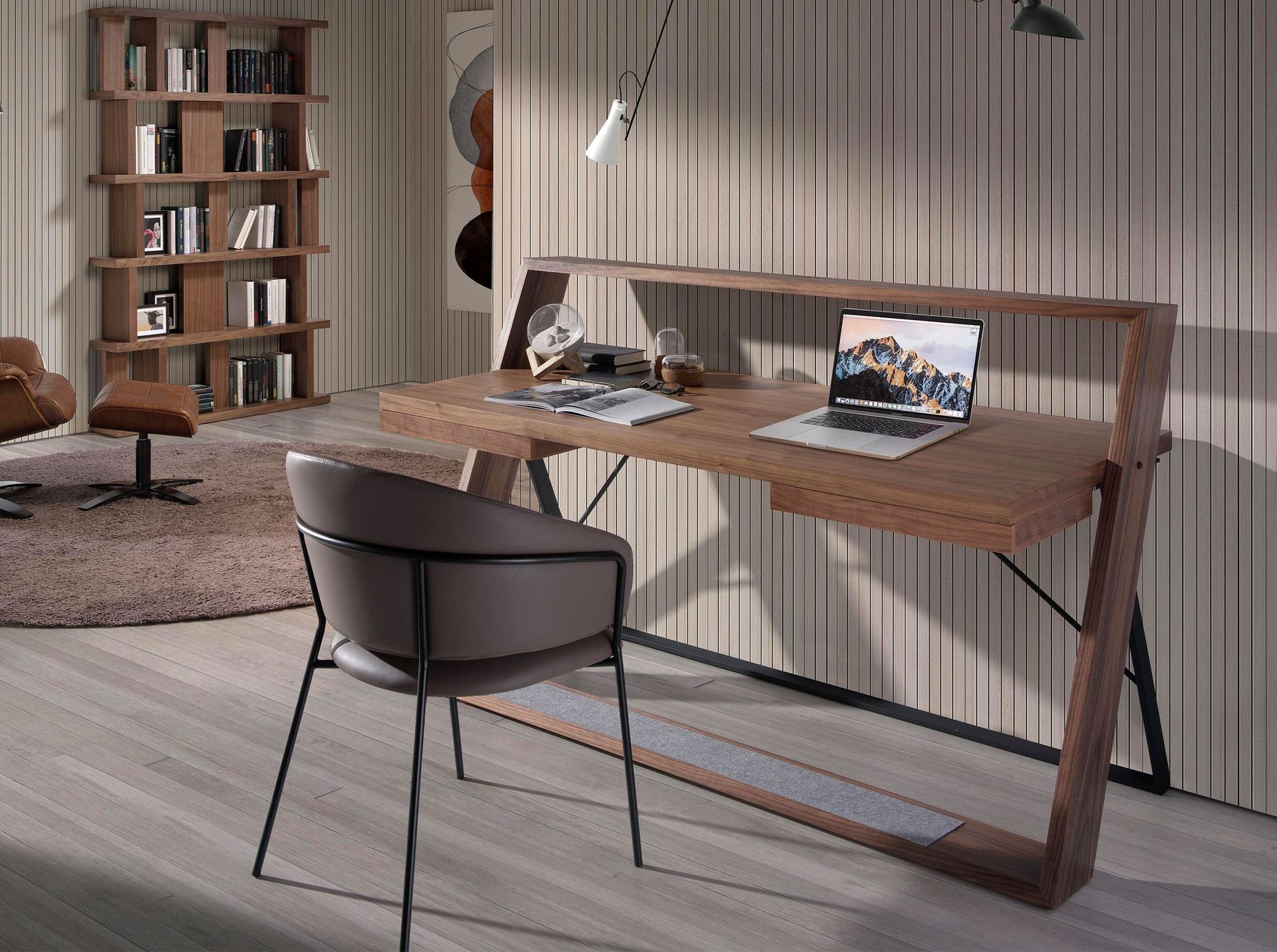 Scrivania in noce e acciaio nero