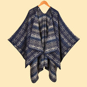 Sciarpa/poncho da donna in jacquard, calda e spaziosa.