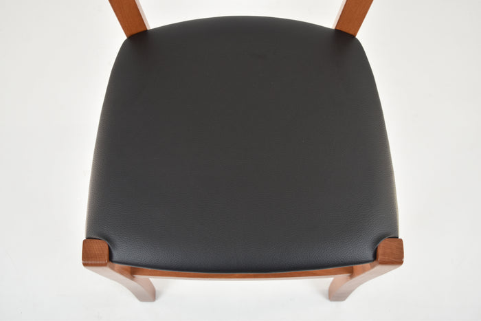 Set 6 Sedie Venice Tommychairs,struttura in faggio verniciata in color ciliegio e seduta rivestita in finta pelle nera