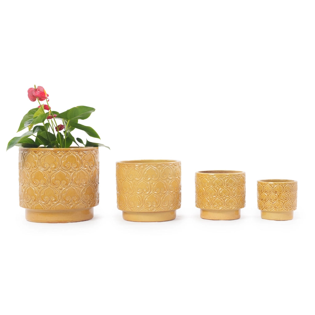 Fioriera in ceramica con rilievo a cuore, foro di drenaggio e finitura lucida giallo caldo