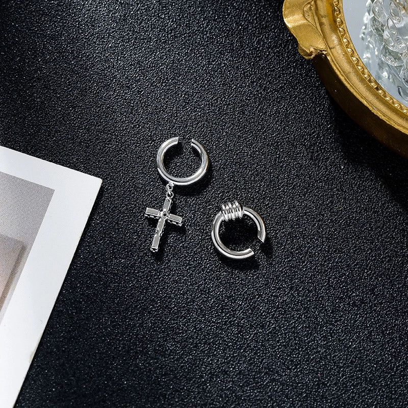 Set di due orecchini a clip in argento con croce e zirconi personalizzati, per orecchie non forate.