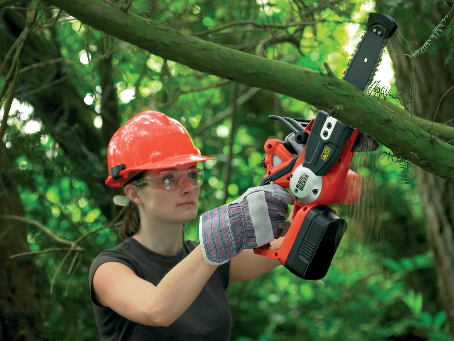 ELETTROSEGA A BATTERIA LITIO 18 V. BLACK & DECKER GKC 1820 L LAMA CM.20