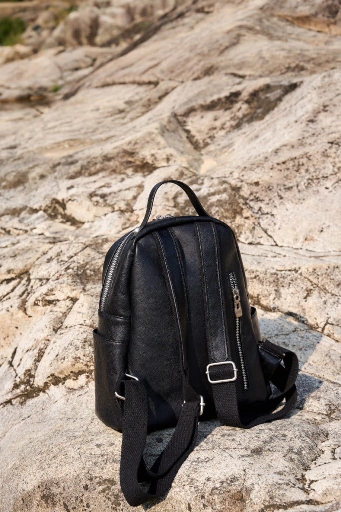 Zaino da donna in vera pelle nera