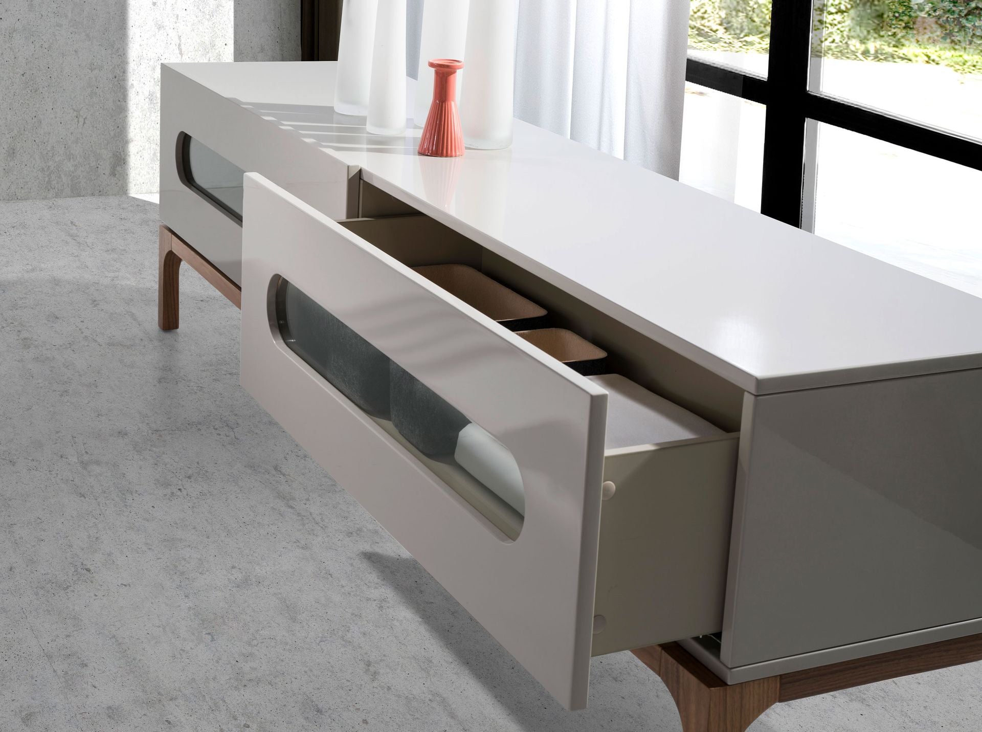 Porta TV in legno grigio e noce con illuminazione interna