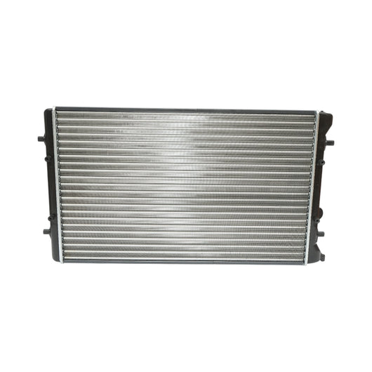 Radiatore raffreddamento acqua motore – VW, Audi, Opel, Seat, Skoda (motori 1.4 – 2.5 Diesel) Dimensioni: 650 × 414 × 23 mm Codici OEM: VW1J0121253AB, 1J0121253N, 1924001979