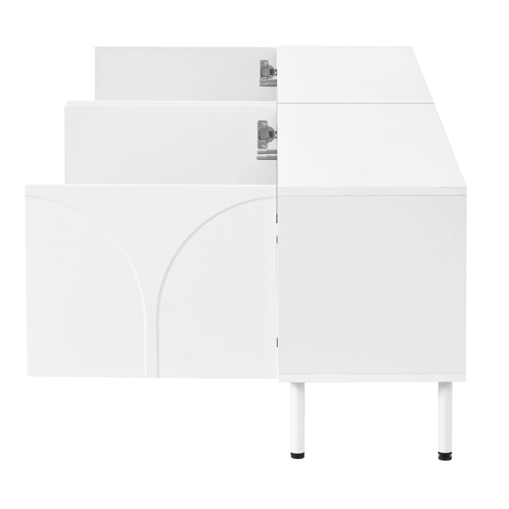 Mobile porta TV bianco con 4 ante e linee curve tridimensionali, struttura resistente e piedi in metallo