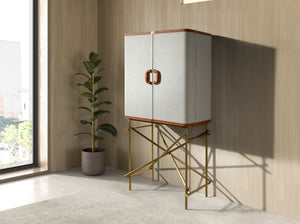 Credenza alta, tessuto, noce e acciaio lucido dorato