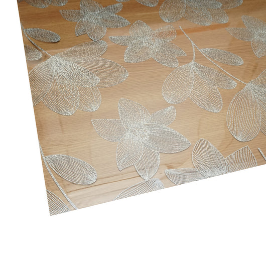 Rotolo pellicola protettiva per tavolo in PVC siliconato trasparente – modello floreale Materiale: PVC siliconato trasparente  Dimensioni rotolo: 0,80 × 20 m Breckner Germany