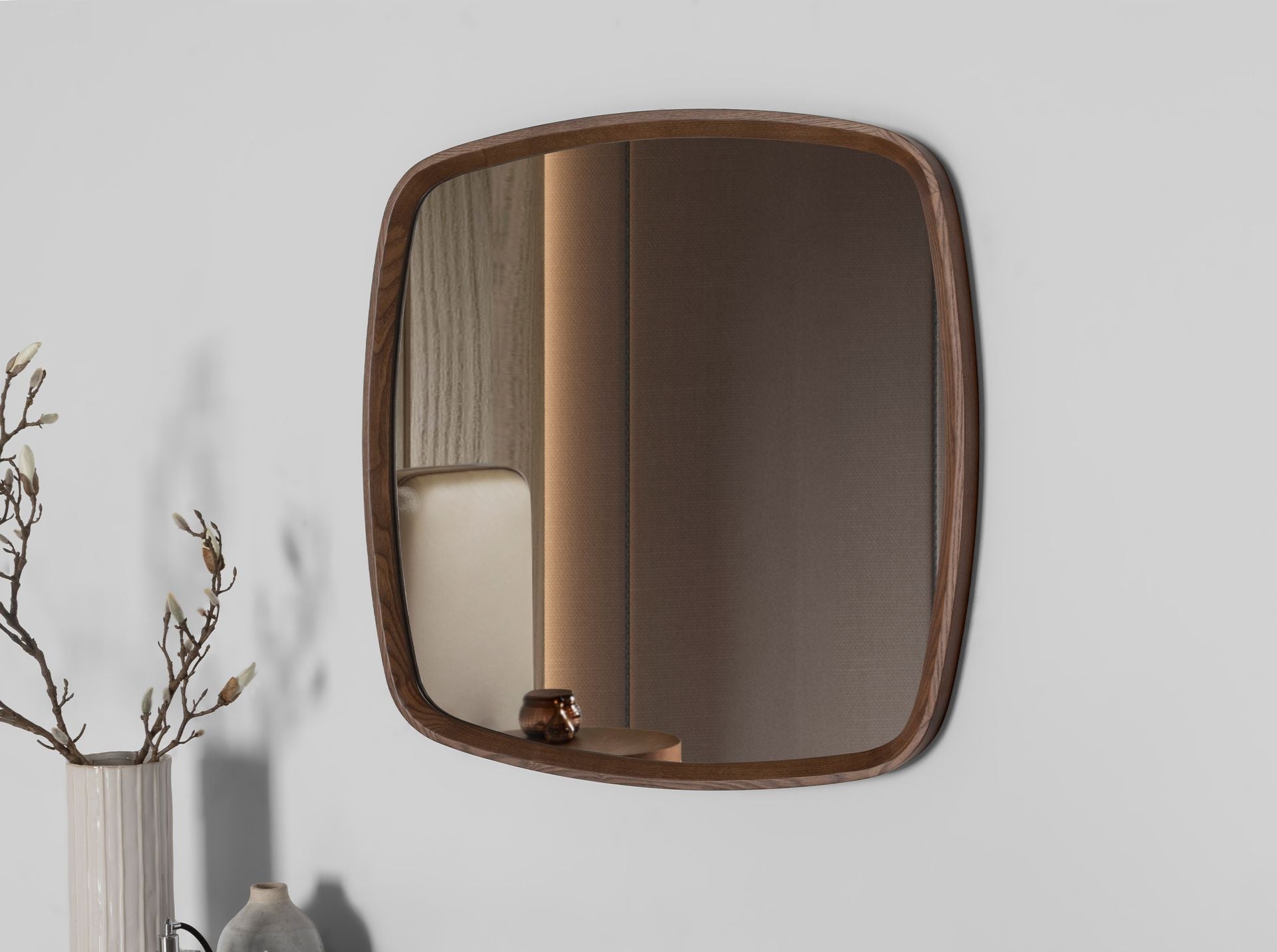 Specchio quadrato da parete in noce