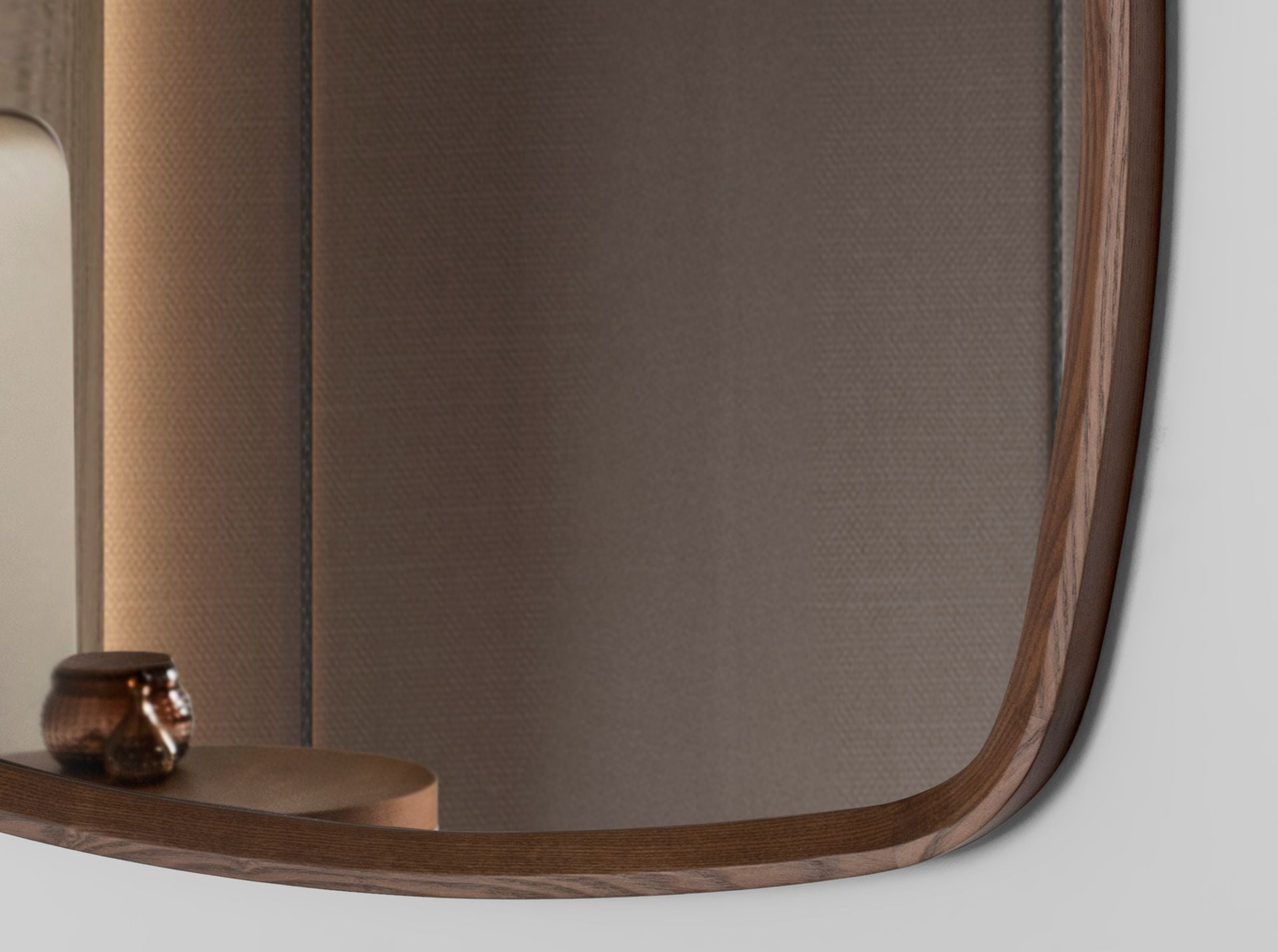 Specchio quadrato da parete in noce