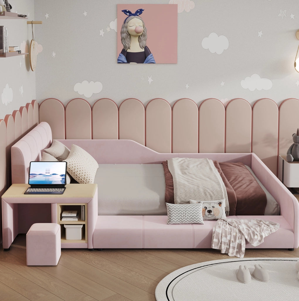 Letto imbottito 140x200 cm con scrivania; sgabello e ripiano in velluto rosa