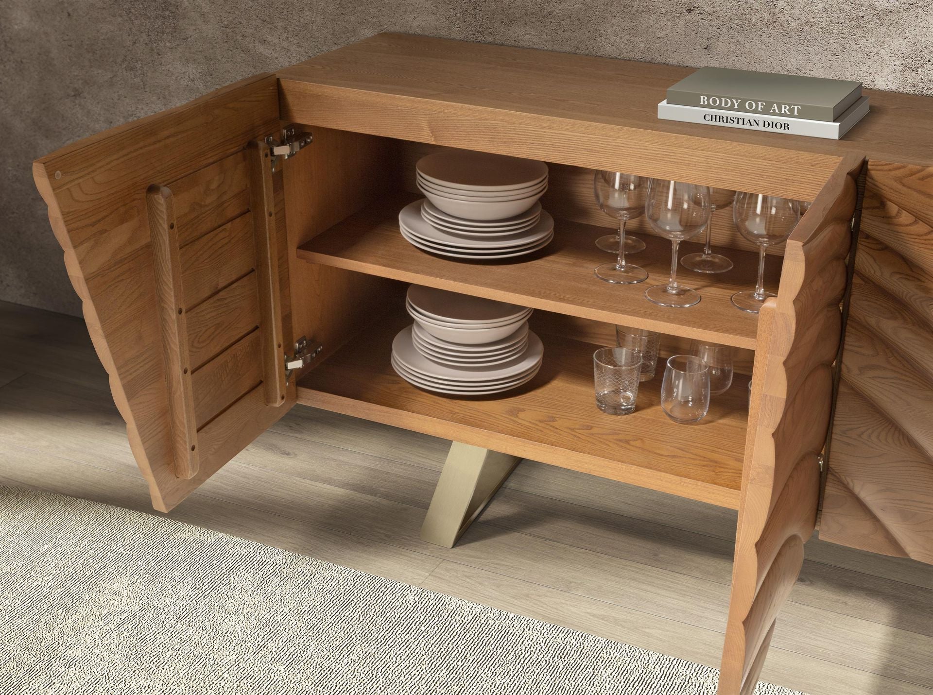 Credenza in noce chiaro e acciaio lucidato color oro