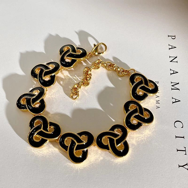 Set di collana vintage fatta a mano con smalto nero e oro e fiori dallo stile retr¨° esagerato e audace.