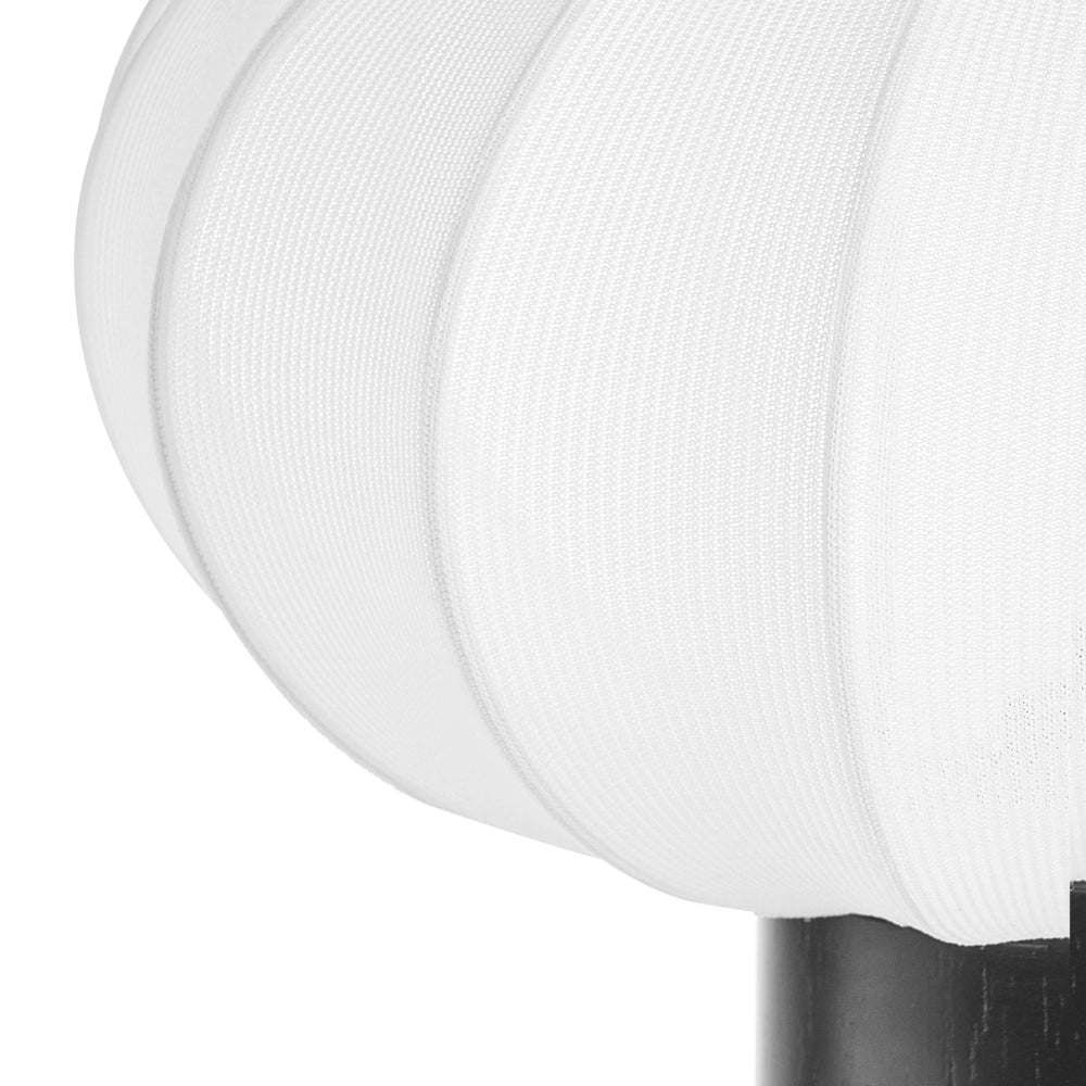 Lampada da tavolo in metallo nero con paralume in nylon e legno di gomma per soggiorno e camera da letto stile moderno e contemporaneo