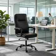 Sedia da ufficio ergonomica nera in PU con supporto regolabile e schienale curvo