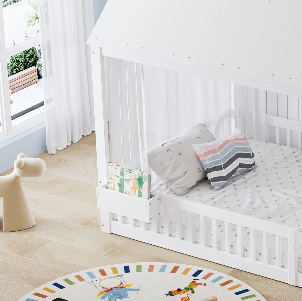 Letto singolo per bambini 140x200 cm con dettagli a finestra e piccolo vano contenitivo