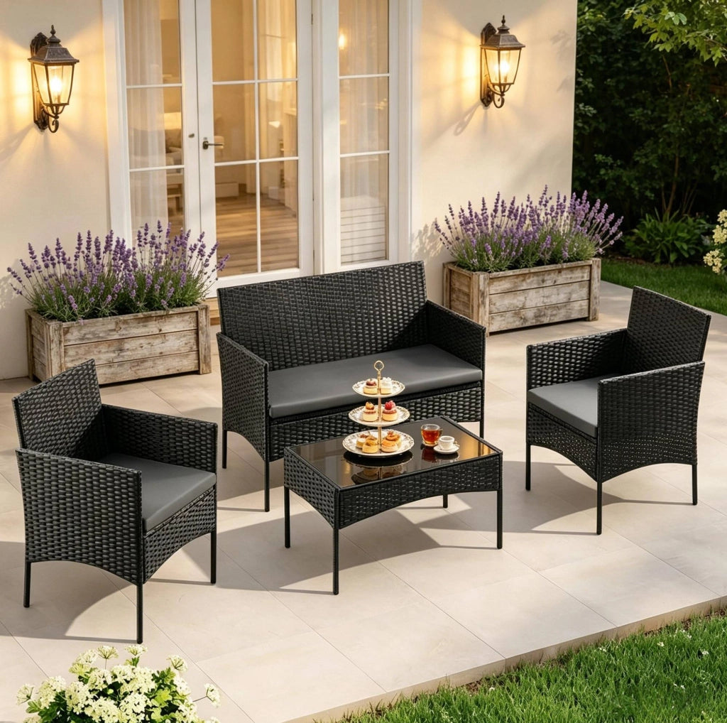 Set da giardino ULEVR 4 pezzi per 4 persone con divano 2 posti, 2 poltrone e tavolino con vetro temperato, nero