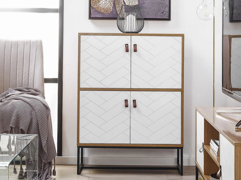 Credenza in legno chiaro con gambe in metallo bianco Mobiletto 2 scomparti 4 ante 100 x 76 cm Mobili da soggiorno tradizionali moderni