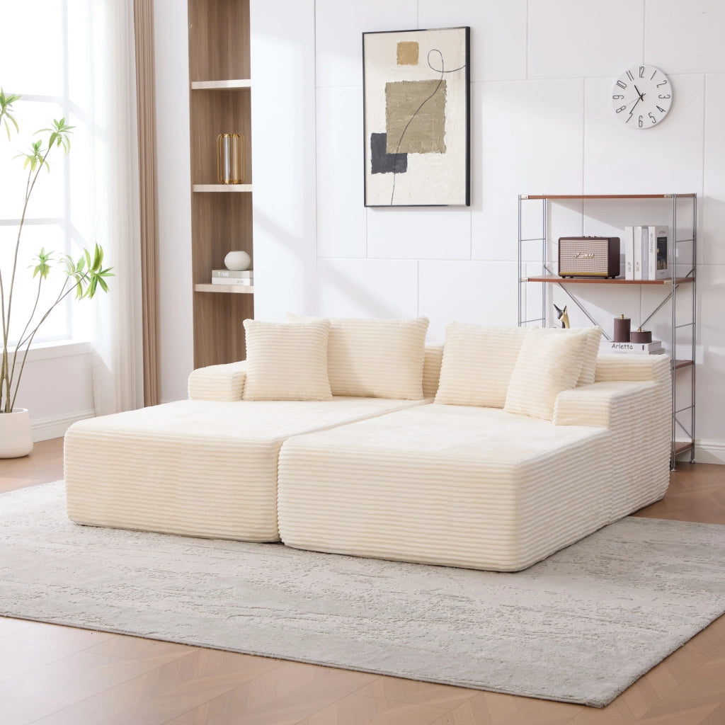 Divano con chaise longue e cuscino in ciniglia beige