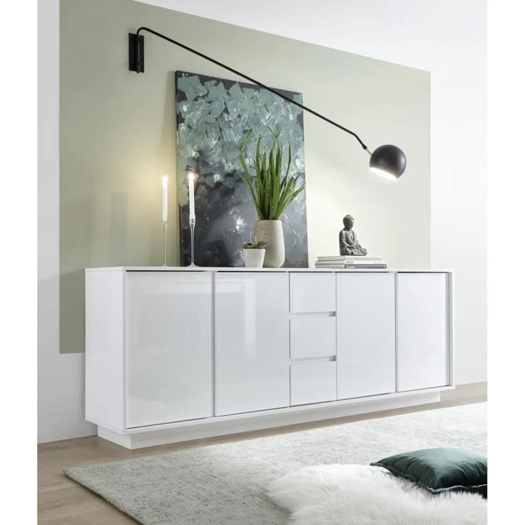 Buffet 4 porte e 3 cassetti, collezione CREAM, colore bianco lucido laccato.