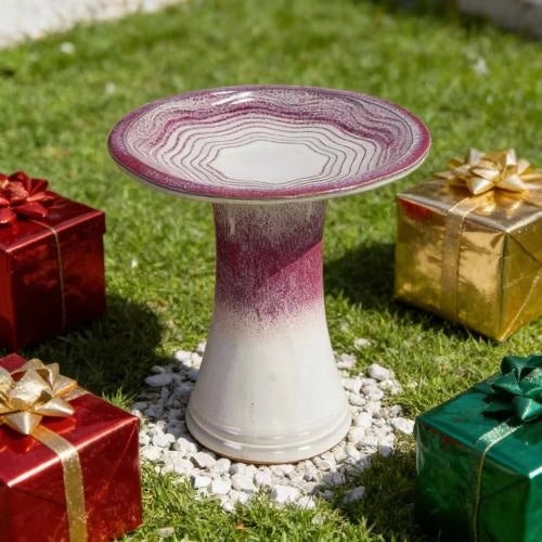 Fontana da giardino in ceramica fatta a mano con vasca ampia e piede alto, smaltatura bianca e rosa per esterni