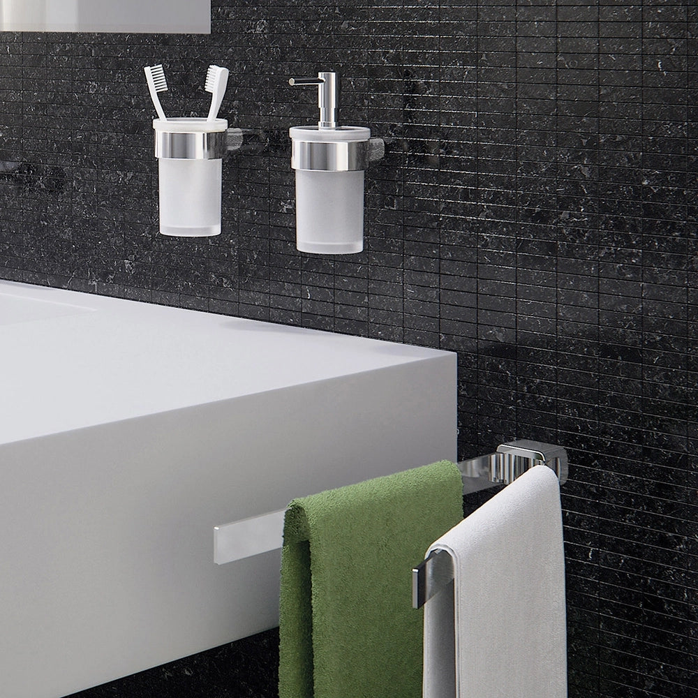 Dispenser dosasapone a muro Gedy in vetro satinato e ottone cromato | Pirenei