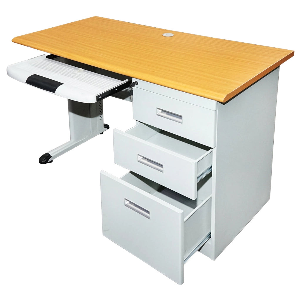 Scrivania metallica con 3 cassetti e piano in truciolato 1200 x 600 x 750H mm Breckner Germany