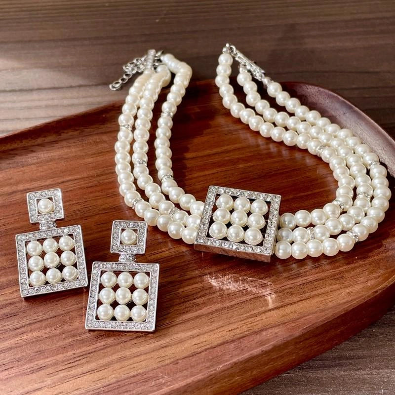 Collana e orecchini fatti a mano con zirconi, diamanti e perle, regalo di Natale o di compleanno.