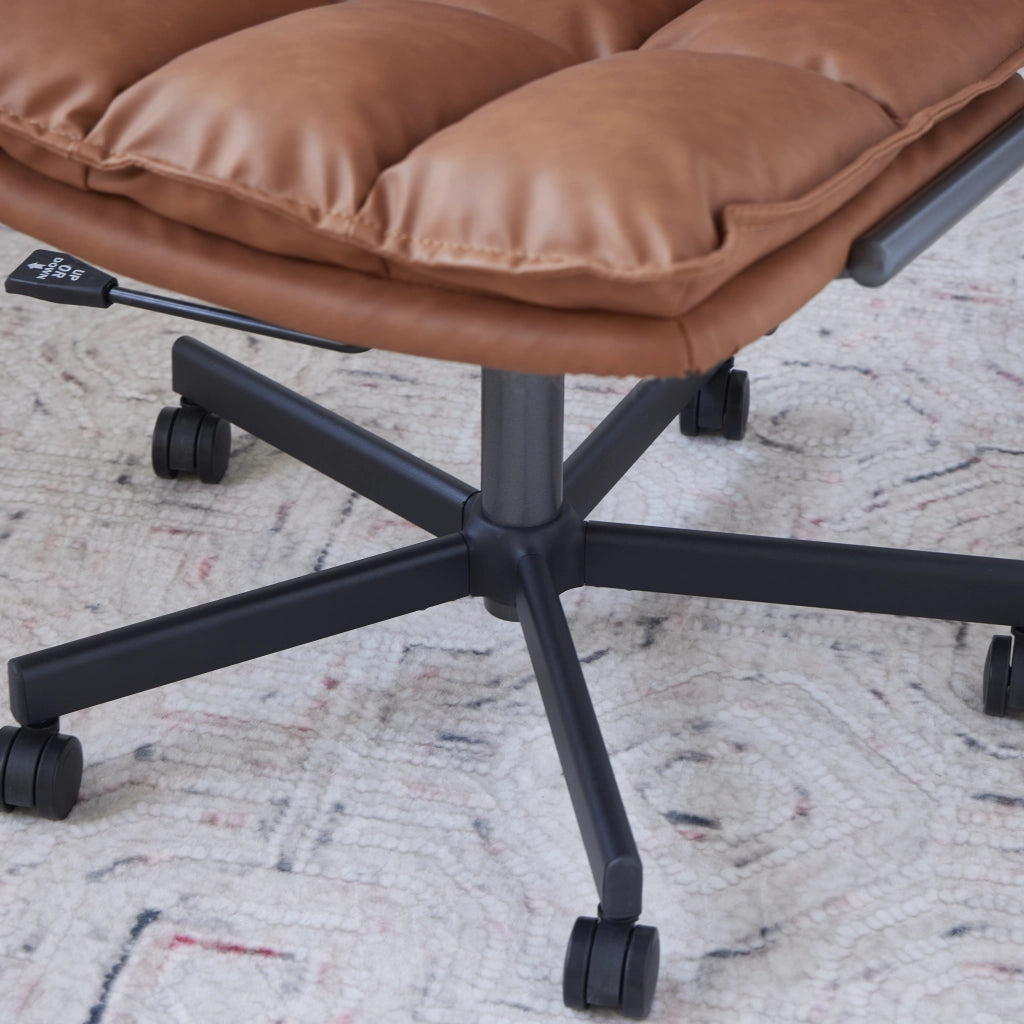 Sedia da ufficio in pelle marrone, ergonomica, con altezza regolabile e rotazione 360°